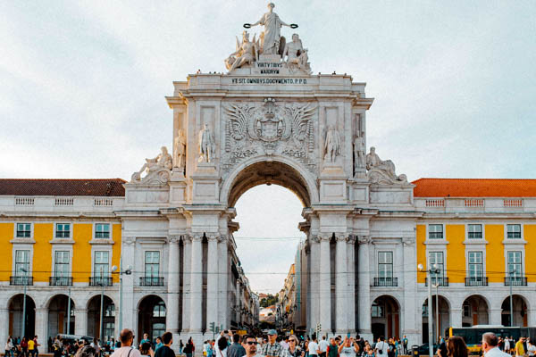 arco-da-rua-augusta-em-lisboa-portugal