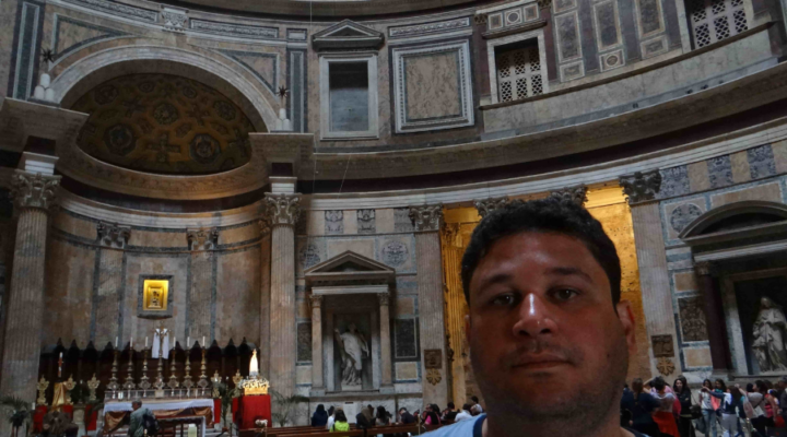 Entrada para Visitar o Pantheon, em Roma.